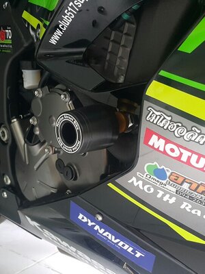 กันล้มข้าง ZX6R แบร์นMarina กันล้มผลิตจากอลูมิเนียมนำเข้า เกรด6061T651 และPOM ติดตั้งง่าย(65) สีดำ