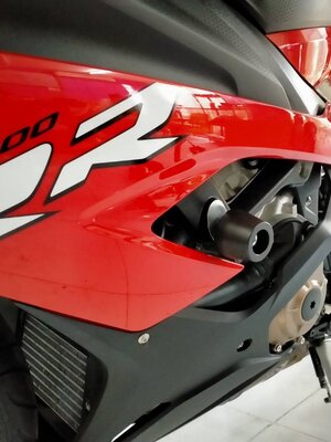 กันล้มข้าง S1000RR 2020 Up Frame Sliders แบบสั้น สีดำ