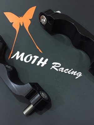 ขาจับปั๊มหน้า R1 09-14 Brembo M4 100mm M50 แบร์น Mothracing สีดำ