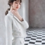 Set ครอปสูทสุดน่ารัก ที่มาพร้อมกับความหรูขั้นสุดกับผ้าที่สั่งทำพิเศษเพื่อสาว ๆ Fifth Garden เหมือนเช่นเคยและอยากจะบอกว่าสีของชุดนี้ขับผิวมากมายใส่ยังไงก็สวยแน่นอนค่ะ