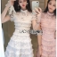 เดรสยาวผ้าลูกไม้ทอลายกุหลาบ ตกแต่งระบายวินเทจ ลุคนี้ เป็นสไตล์สาวหวานกลิ่นอายเฟมินีน เป็นผ้าลูกไม้นิ่ม ทรงแขนสั้น แต่งระบายเป็นชั้นๆทั้งตัวไม้สีขาวทอเป็นลายดอกกุหลาบสวยมากๆค่ะ