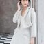 Set ครอปสูทสุดน่ารัก ที่มาพร้อมกับความหรูขั้นสุดกับผ้าที่สั่งทำพิเศษเพื่อสาว ๆ Fifth Garden เหมือนเช่นเคยและอยากจะบอกว่าสีของชุดนี้ขับผิวมากมายใส่ยังไงก็สวยแน่นอนค่ะ