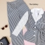 setเสื้อเบเซอร์และกางเกงขายาวลายริ้วสุดเท่ แต่เบรคไว้ด้วยความหวานด้วยการตัดต่อเนื้อผ้าลูกไม้ ให้ลุคสาวๆสวยไม่น่าเบื่อจำเจอีกต่อไป จะมาทั้งโททัลลุคก็คือเริ่ดสุด
