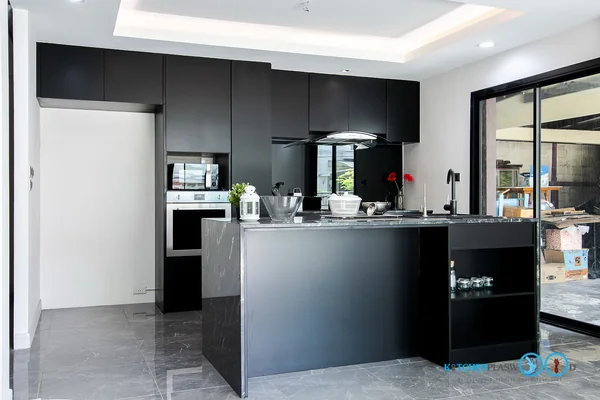 ชุดครัวบิ้วอิน All Black Kitchen 1.80 x 2.86 mm. image 2 ชุดครัวบิ้วอิน All Black Kitchen 1.80 x 2.86 mm. image 2