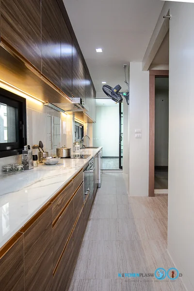  ชุดครัวบิ้วอิน Long I-Shape Kitchen ชุดครัวลายไม้ Walnut สไตล์โมเดิร์น 6.16 x 5.50 mm.    image 2