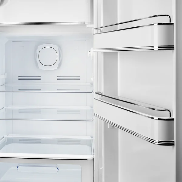 SMEG ตู้เย็น สีขาว รุ่น FAB28RWH5 image 2 SMEG ตู้เย็น สีขาว รุ่น FAB28RWH5 image 2