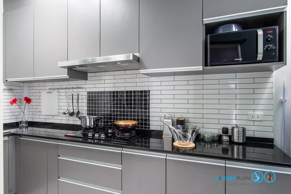  ชุดครัวบิ้วอิน หลังบ้านสไตล์โมเดิร์น โทนสีเทสด้าน 4.18 x 3.30 mm.    image 4