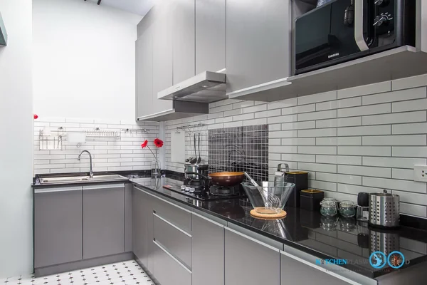  ชุดครัวบิ้วอิน หลังบ้านสไตล์โมเดิร์น โทนสีเทสด้าน 4.18 x 3.30 mm.    image 2