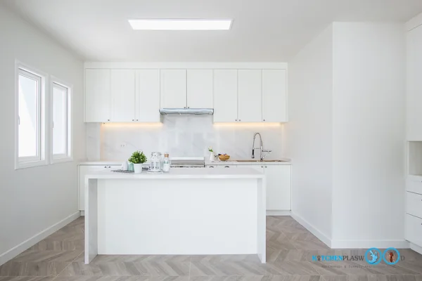 ชุดครัวบิ้วอิน White Modern Kitchen 3.50 x 4.50 mm. ชุดครัวบิ้วอิน White Modern Kitchen 3.50 x 4.50 mm.