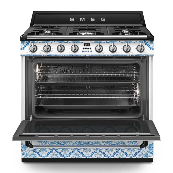SMEG x Dolce&Gabbana คอลเลกชัน Divina Cucina - Blu Mediterraneo เตาตั้งพื้นระบบแก๊ส รุ่น TR90DGM9 image 2 SMEG x Dolce&Gabbana คอลเลกชัน Divina Cucina - Blu Mediterraneo เตาตั้งพื้นระบบแก๊ส รุ่น TR90DGM9 image 2
